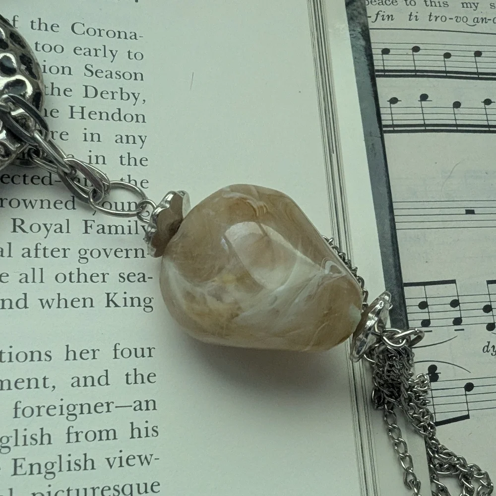 Elegant Silver and Cream Necklace - Picture 10 of 11